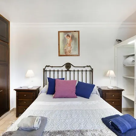 El Almendro Appartement *